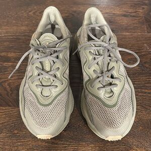 Adidas Originals Ozweego. Big Kids. 5 1/2.